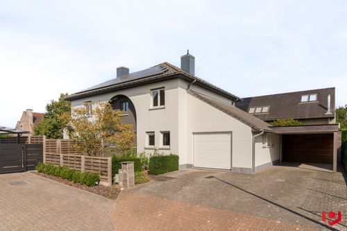 Rustig gelegen villa, verkocht in Lievegem